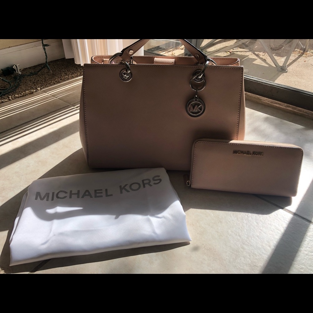 Blush Pink MK purse with matching wallet.